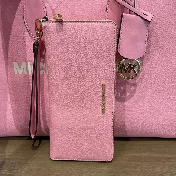MICHAEL KORS JST 
Leather Continental Wristlet Phone Case Wallet 
Carnation 
NWT - Picture 13 of 16